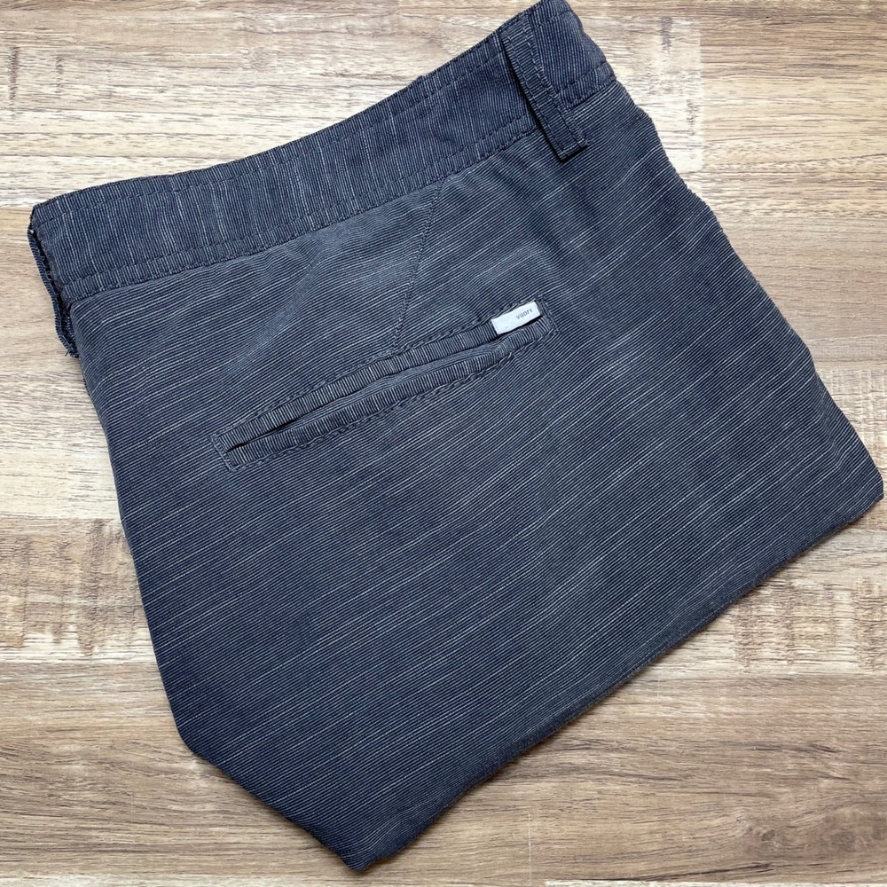 Vuori Aim Shorts Men 38 Charcoal Gray Performance Stretch Micro Stripe 8" Inseam